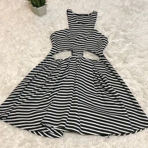 🔥5/25 sale🔥Millau striped cutout fit flare dress